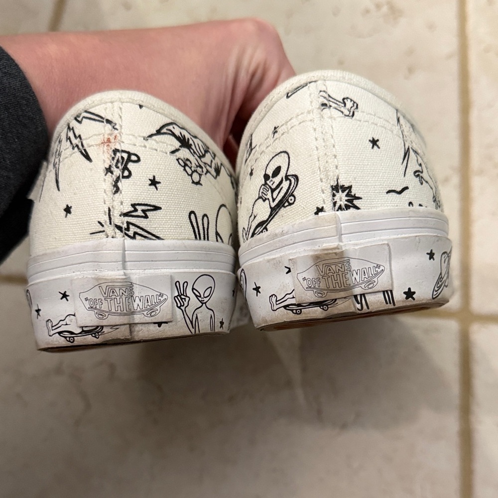 Vans White Sneakers with Alien Graphics - Picture 4 of 4